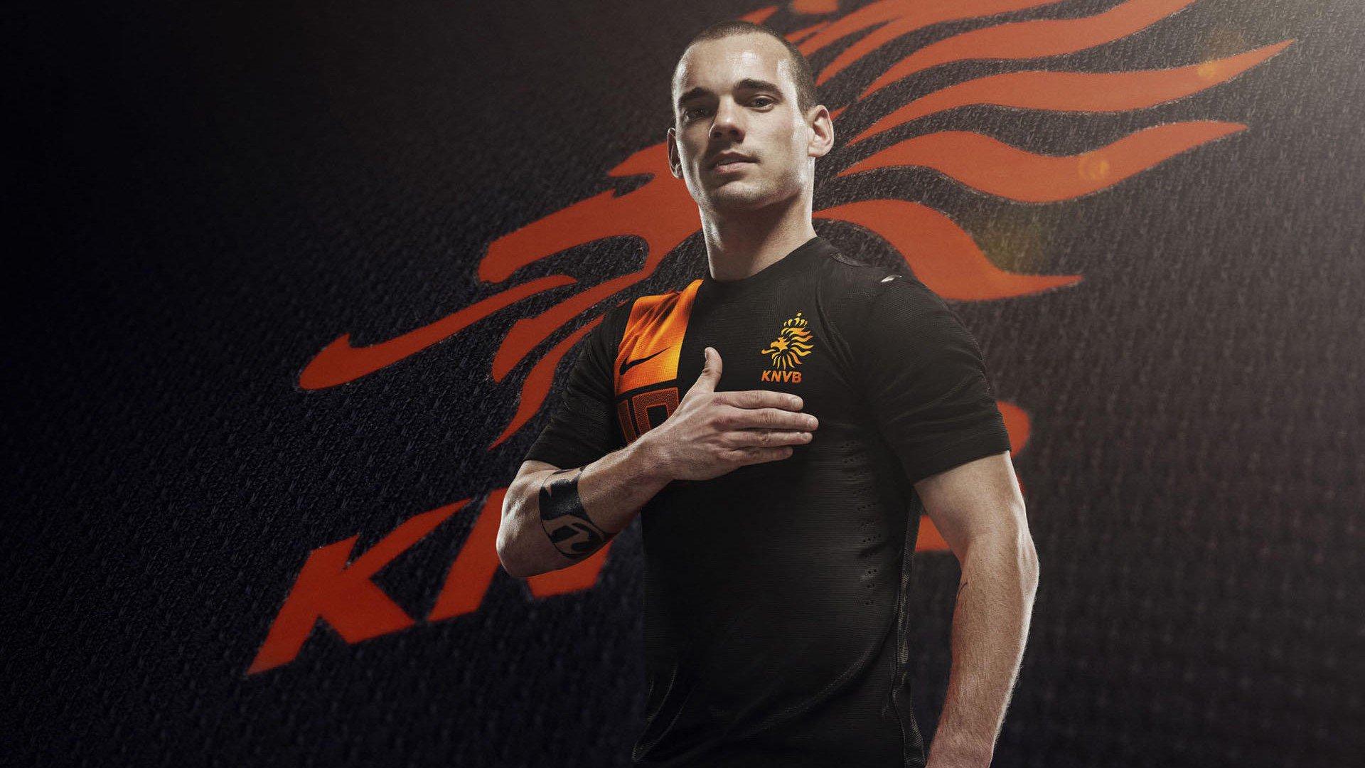 阿劳霍右膝缠绷带坚持训练，伯纳尔复出在即引发战术新猜想